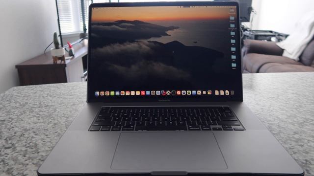 2019 16 Inch MacBook Pro in 2022 - 6 Month Review! смотреть онлайн