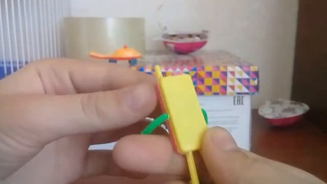 Открываю киндеры: ужас не покупайте их! 25 рублей за одно яйцо смотреть онлайн