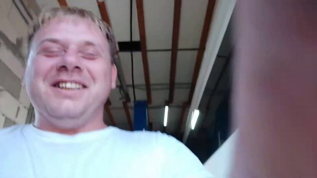 поднял автобус на подъёмнике. Форд Транзит. Подъемник RST-4M. смотреть онлайн