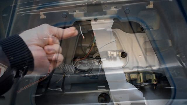 Hur man gör en alternativ öppning av bagageluckan för alla bilmodeller med elektrisk låsmotor смотреть онлайн