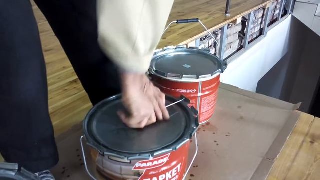 Как открыть ведро с лаком смотреть онлайн