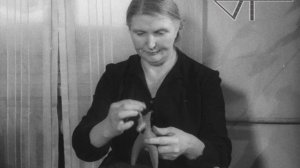 Мастера дымковской игрушки за работой (Слобода Дымково, 1956 г.)