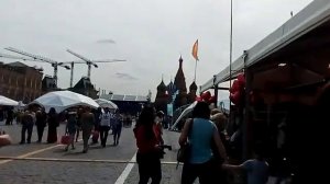 Москва 157 выход из станции метро Охотный ряд выход на красную площадь в день защиты детей