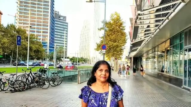 Torre Agbar Tower at Barcelona in Spain- travelscapes смотреть онлайн