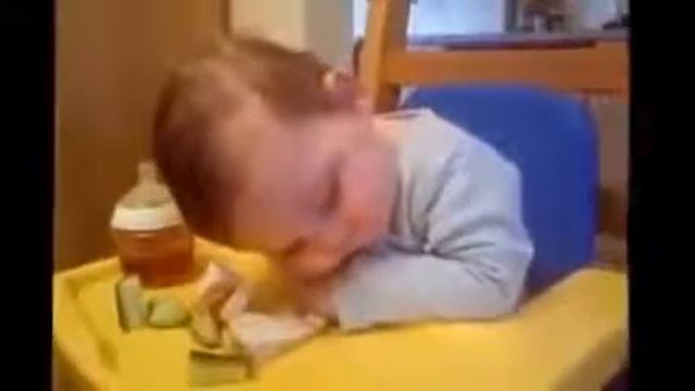 Смешные забавные дети мочат коры! смотреть онлайн