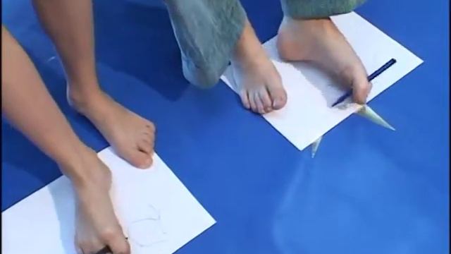 Как курица лапой смотреть онлайн