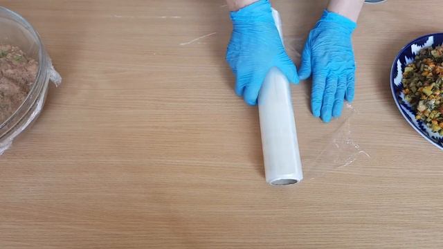 РУЛЕТ ИЗ КУРИНОГО ФАРША С СЫРОМ И С ОВОЩАМИ , НУ ОЧЕНЬ ВКУСНО --КАК СДЕЛАТЬ? смотреть онлайн