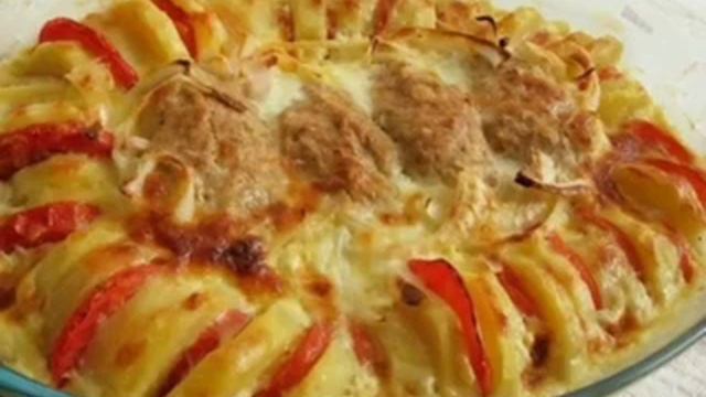 Запеченные куриные котлетки с гарниром "Полосатый рейс" рецепт приготування в описах смотреть онлайн