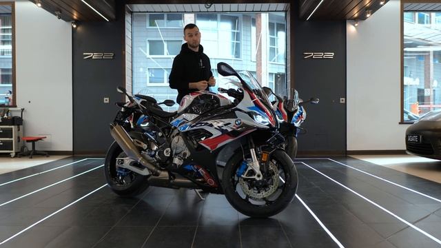 Невероятный BMW M1000RR Полный обзор и запуск мотоцикла. смотреть онлайн