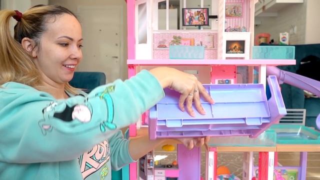 День рождения мамы. Новый Barbie дом. Распаковка подарков с игрушками.