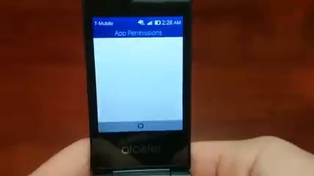 Alcatel Go Flip Review - Unboxing and Hands On смотреть онлайн