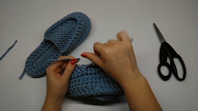 КАК СПРЯТАТЬ КОНЧИКИ ПРИ ВЯЗАНИИ ТАПОЧЕК | CROCHET SLIPPERS | ТАПОЧКИ ИЗ ТРИКОТАЖНОЙ ПРЯЖИ смотреть онлайн