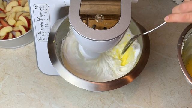 Пышная ШАРЛОТКА с ЯБЛОКАМИ! | Классический простой рецепт смотреть онлайн