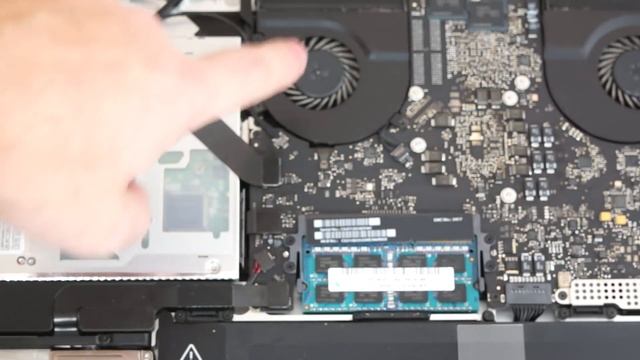 Чистим MacBook от пылищи смотреть онлайн