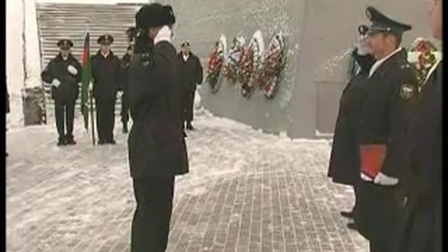 010 У памятника Защитникам Советского Заполярья в торжественной обстановке семеро молодых приставов смотреть онлайн