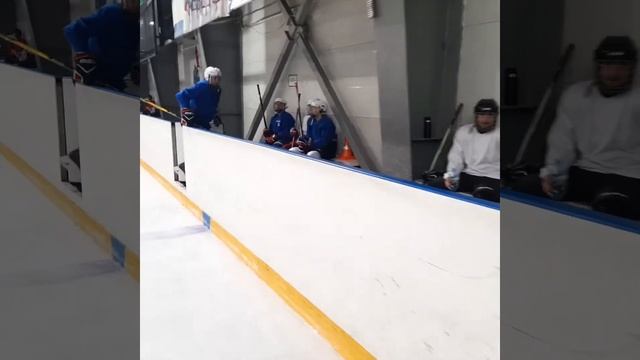 Хоккейные тренировки летом вместе с @arenahockey63 в Самаре! смотреть онлайн