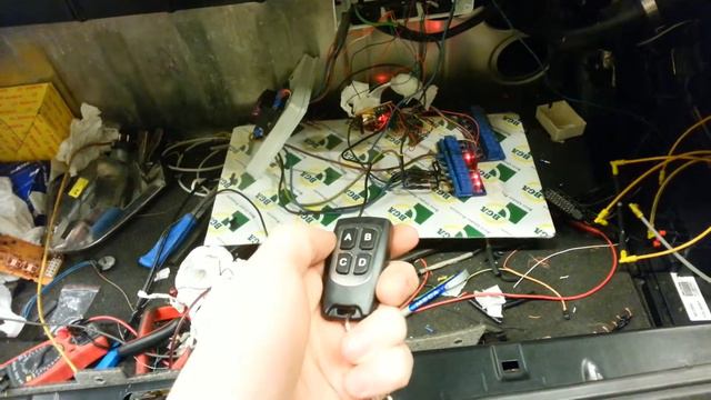 Arduino pneumatic central locking, Mercedes 300 SL Cabriolet 1992 смотреть онлайн