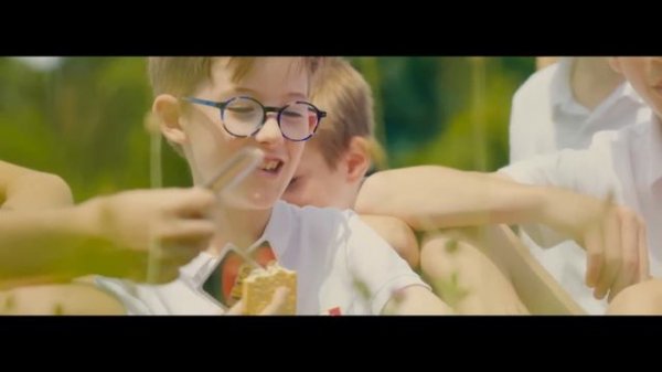 Les Petits Chanteurs à la Croix de Bois - Regardez l'humilité de Dieu - Lourdes (Clip officiel)