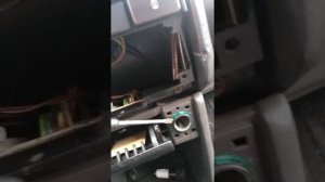 Снятие прикуривателя на Фольксваген Пассат Б3/B4