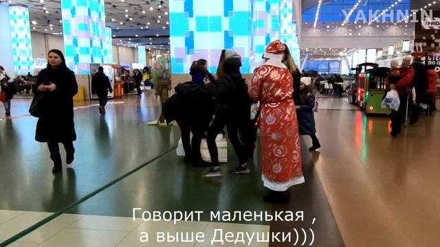 ДЕД МОРОЗ дарит детям подарки!!! смотреть онлайн