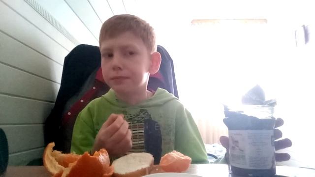 Ем нутеллу с разними фруктами смотреть онлайн