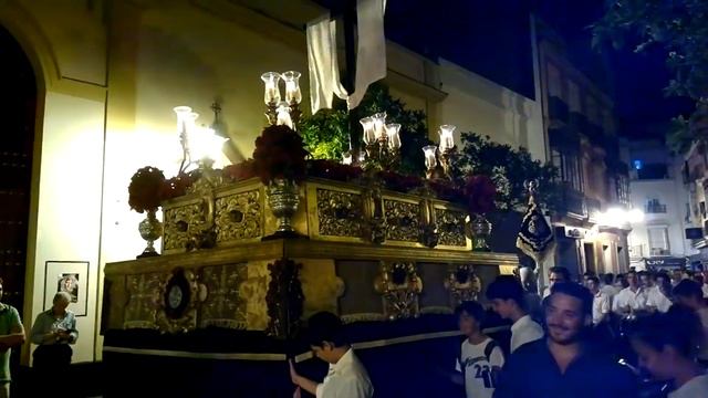 Религиозная процессия в Севилье / Religious procession in Seville смотреть онлайн
