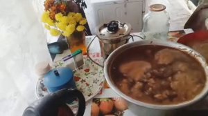 Яблочный сок на зиму, через соковыжималку с добавлением сахара.