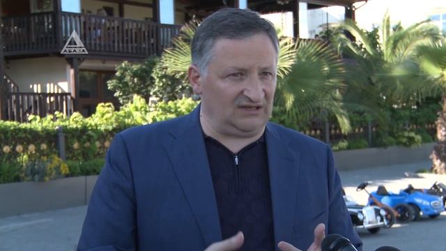 Проблема не только в деньгах. Ямочный ремонт дороги по улице Гулиа подходит к концу смотреть онлайн