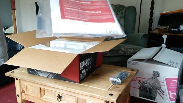 Pioneer CDJ-2000NXS2 Unboxing + A Good Look Around The Unit (ENGLISH) смотреть онлайн