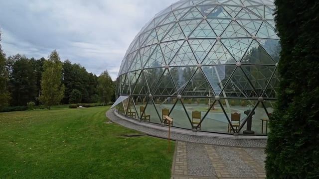 В Европу на M365 Xiaomi #2 – Дзукийская вышка – пирамида Повиласа – Парк Грутас и польский магазин смотреть онлайн