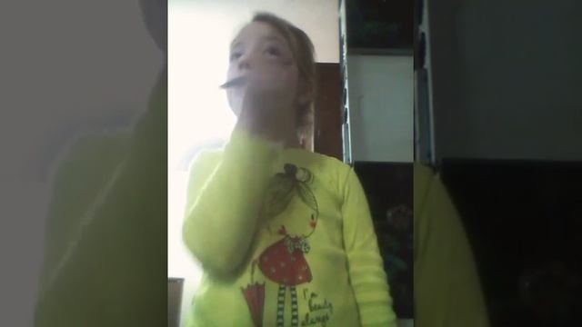 Я крашусь бабушкиной касметикой. Круто палучилось.и я панила что из памады можна накрасить всё??? смотреть онлайн