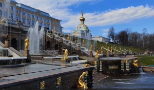 Петергоф весной,  как выглядят фонтаны в апреле-мае.