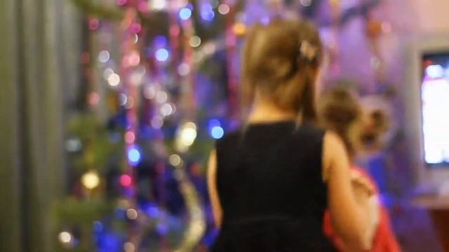 Новогодние танцы смотреть онлайн