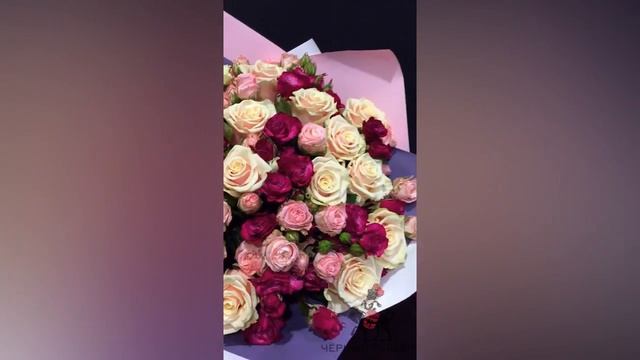 39 роз MIX (20 кустовых импортных и 19 одноголовых роз) смотреть онлайн