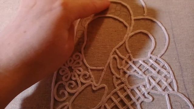 Начало вышивки одеяния у Божьей Матери. Кладу бель на плечо. смотреть онлайн