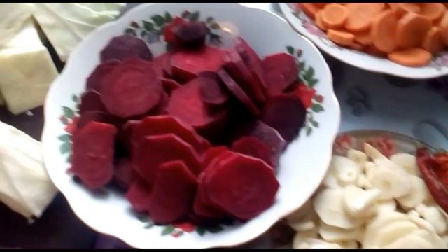 Вкусная, маринованная капуста со свеклой и морковью смотреть онлайн