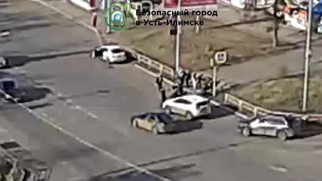 Мира-Мечтателей мужчине стало плохо и упал прям на проезжую часть на пешеходный переход смотреть онлайн