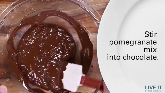LIVE IT: In the kitchen - Dark Chocolate Pomegranate Bark смотреть онлайн
