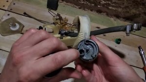 BMW e36 - замена топливного насоса.