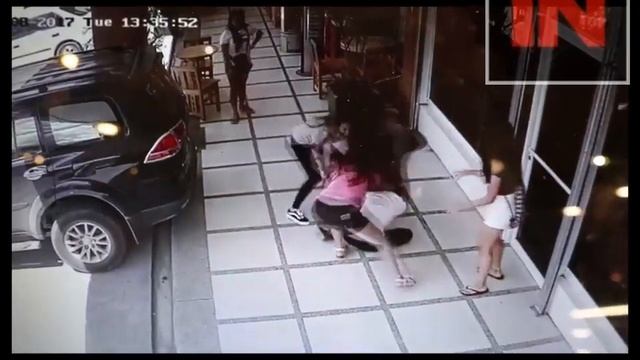 Female gang brawl in Butuan City смотреть онлайн