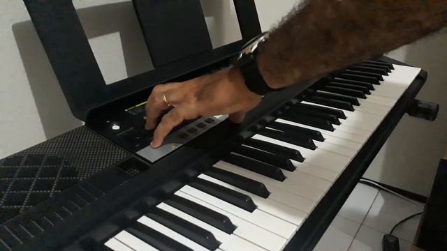 Testando o teclado Yamaha PSR E243 смотреть онлайн