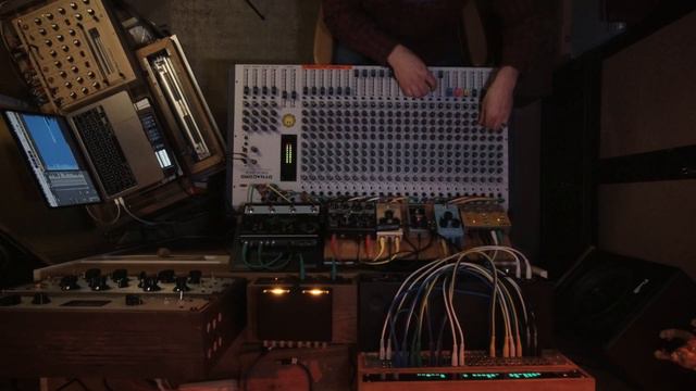 Roots Makers - Strong as a mountain (Live Dub Mix) смотреть онлайн