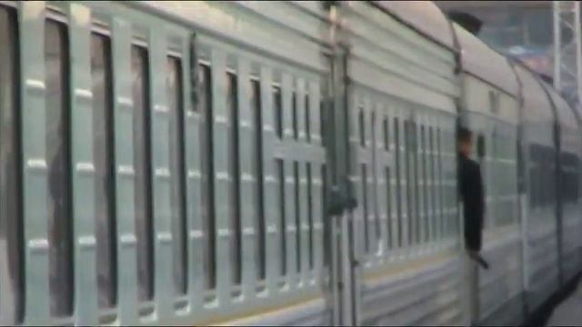 Мужик опоздал на поезд смотреть онлайн
