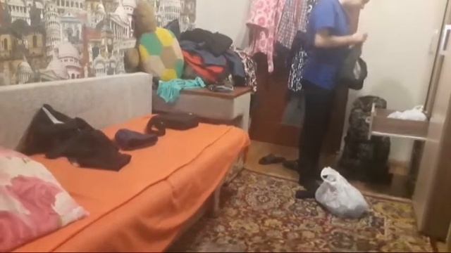 влог уборка , переставила картины,собираем вещи,думаю в какой цвет перекраситься смотреть онлайн