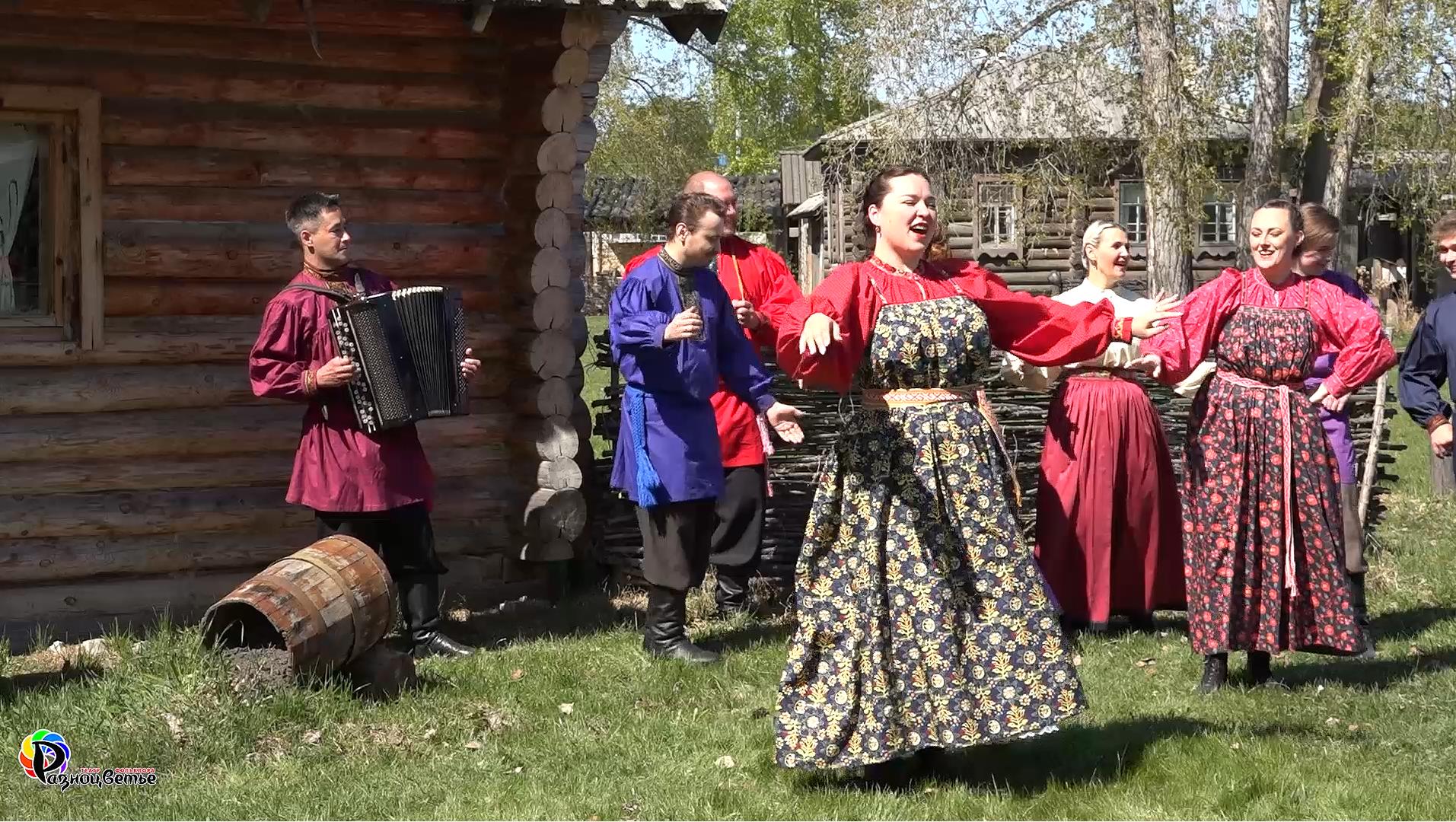 «Молодка, молодка молоденькая» смотреть онлайн