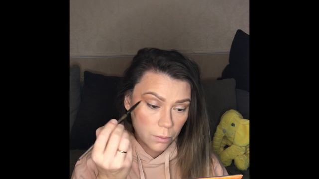 Как вытянуть глаза при помощи макияжа. Cat eye. YouTube shorts смотреть онлайн