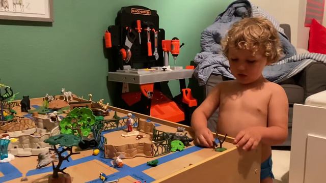 Erin & Levi read “Room on the Broom” смотреть онлайн