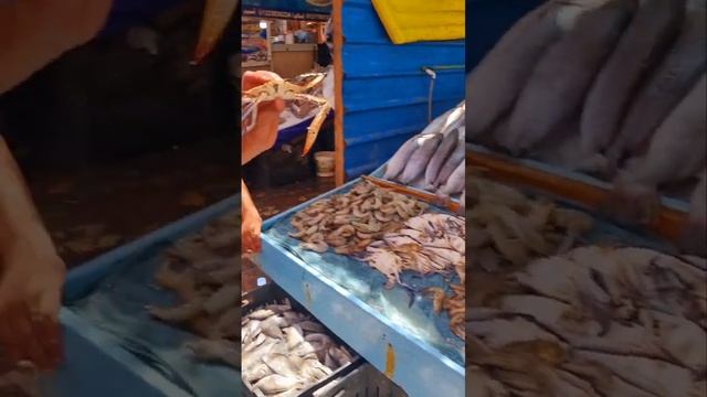 Рыбный базар, синий краб ХУРГАДА #shorts #египетхургада смотреть онлайн