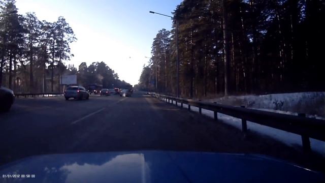 Дебил на дороге.