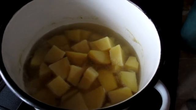 Быстрое приготовление отварного картофеля кубиком со специями смотреть онлайн